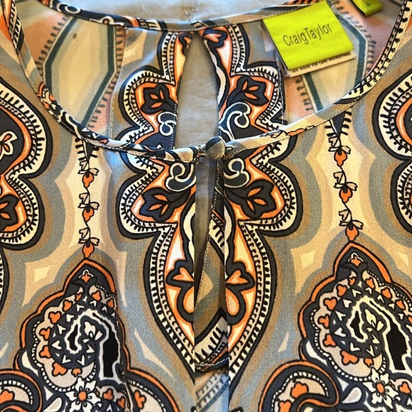 Craig Taylor 💯silk blouse. Gorgeous print in silver, blue, white. Keyhole neck - Picture 10 of 13